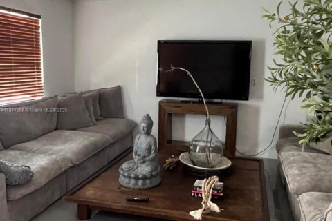 Casa en venta en Miami, Florida, 3 dormitorios № 1936642 - foto 6