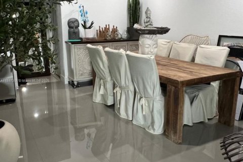 Casa en venta en Miami, Florida, 3 dormitorios № 1936642 - foto 9