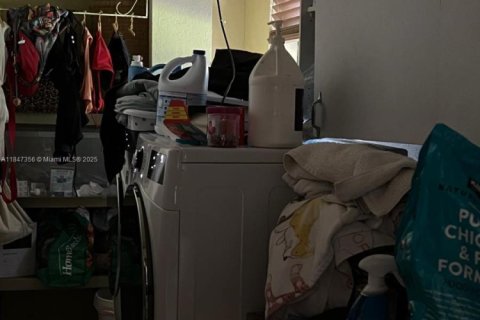 Casa en venta en Miami, Florida, 3 dormitorios № 1936642 - foto 17