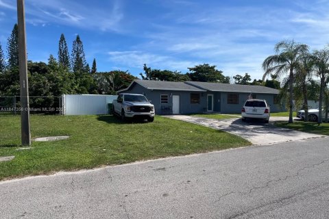 Casa en venta en Miami, Florida, 3 dormitorios № 1936642 - foto 1