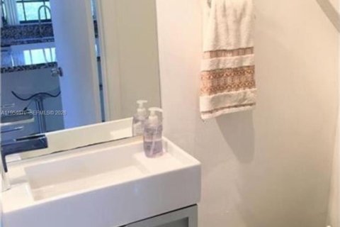 Touwnhouse à louer à Miami, Floride: 2 chambres, 100.52 m2 № 2009195 - photo 14