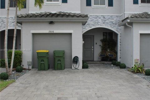 Adosado en venta en Homestead, Florida, 3 dormitorios, 133.97 m2 № 1992315 - foto 1