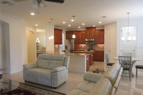 House in Tampa, Florida 4 bedrooms, 276.57 sq.m. № 1895084 - photo 5
