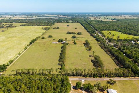 House in Dunnellon, Florida 4 bedrooms, 344.95 sq.m. № 2208375 - photo 5