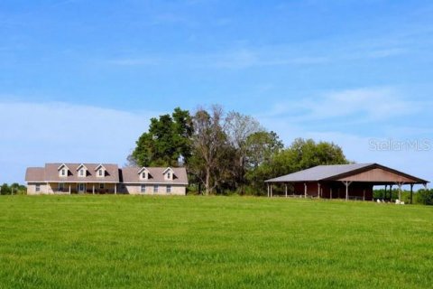 House in Dunnellon, Florida 4 bedrooms, 344.95 sq.m. № 2208375 - photo 11