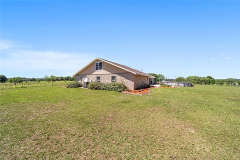 House in Dunnellon, Florida 4 bedrooms, 344.95 sq.m. № 2208375 - photo 22