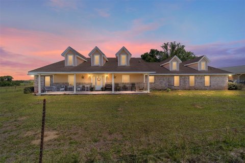 House in Dunnellon, Florida 4 bedrooms, 344.95 sq.m. № 2208375
