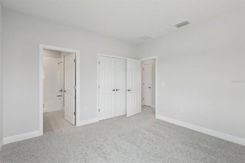House in Zephyrhills, Florida 3 bedrooms, 265.14 sq.m. № 1689764 - photo 18