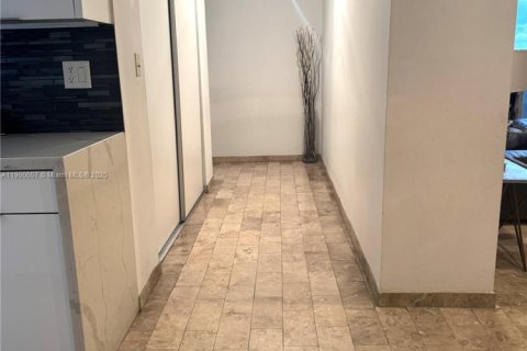 Купить кондоминиум в Халландейл-Бич, Флорида 2 спальни, 130.06м2, № 1968181 - фото 28