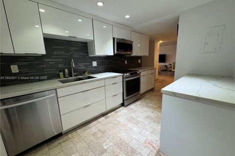 Купить кондоминиум в Халландейл-Бич, Флорида 2 спальни, 130.06м2, № 1968181 - фото 27