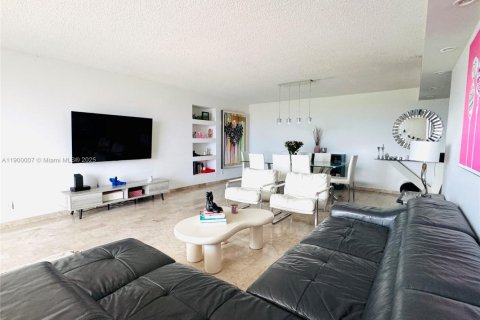 Купить кондоминиум в Халландейл-Бич, Флорида 2 спальни, 130.06м2, № 1968181 - фото 5