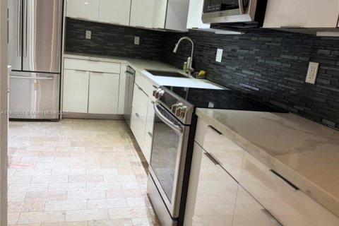 Купить кондоминиум в Халландейл-Бич, Флорида 2 спальни, 130.06м2, № 1968181 - фото 24