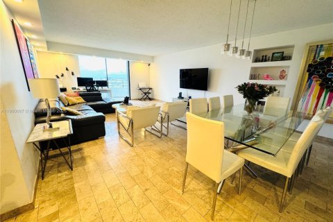 Купить кондоминиум в Халландейл-Бич, Флорида 2 спальни, 130.06м2, № 1968181 - фото 13