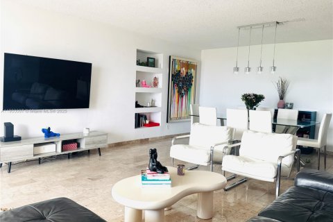 Купить кондоминиум в Халландейл-Бич, Флорида 2 спальни, 130.06м2, № 1968181 - фото 3