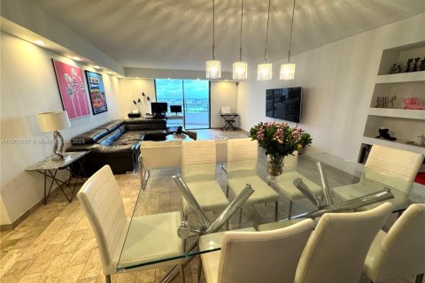 Купить кондоминиум в Халландейл-Бич, Флорида 2 спальни, 130.06м2, № 1968181 - фото 17