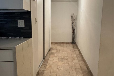 Купить кондоминиум в Халландейл-Бич, Флорида 2 спальни, 130.06м2, № 1968181 - фото 22