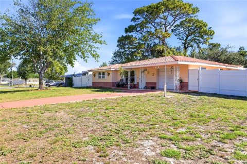 Villa ou maison à vendre à New Port Richey, Floride: 2 chambres, 97.36 m2 № 2116541 - photo 3
