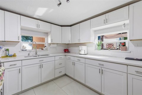 Villa ou maison à vendre à New Port Richey, Floride: 2 chambres, 97.36 m2 № 2116541 - photo 18