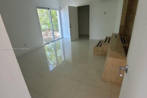 Villa ou maison à louer à Miami Beach, Floride: 3 chambres, 153.94 m2 № 1957191 - photo 17