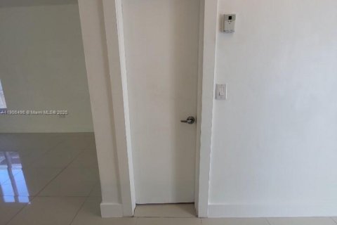 Villa ou maison à louer à Miami Beach, Floride: 3 chambres, 153.94 m2 № 1957191 - photo 15