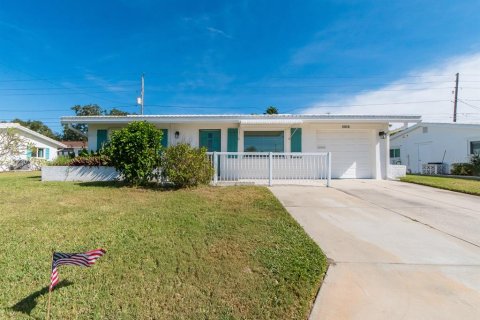 House in Seminole, Florida 3 bedrooms, 125.42 sq.m. № 2314107