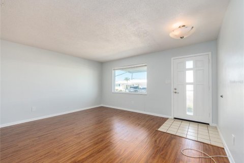 Casa en venta en Seminole, Florida, 3 dormitorios, 125.42 m2 № 2314107 - foto 3