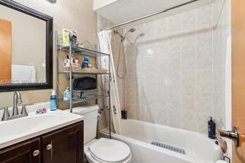 Touwnhouse à vendre à Cutler Bay, Floride: 2 chambres, 128.3 m2 № 2186370 - photo 12