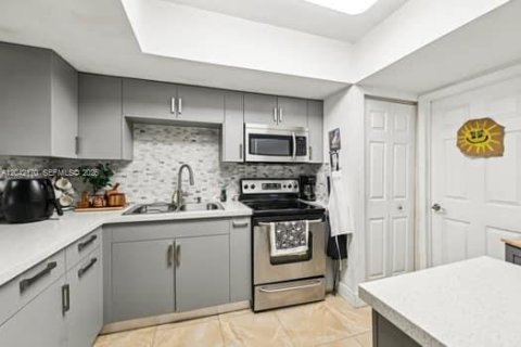 Touwnhouse à vendre à Cutler Bay, Floride: 2 chambres, 128.3 m2 № 2186370 - photo 20