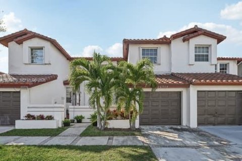 Touwnhouse à vendre à Cutler Bay, Floride: 2 chambres, 128.3 m2 № 2186370 - photo 3