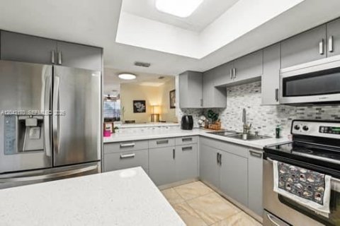 Touwnhouse à vendre à Cutler Bay, Floride: 2 chambres, 128.3 m2 № 2186370 - photo 2
