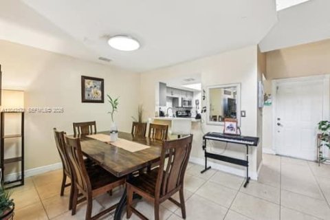 Touwnhouse à vendre à Cutler Bay, Floride: 2 chambres, 128.3 m2 № 2186370 - photo 9