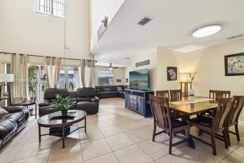 Touwnhouse à vendre à Cutler Bay, Floride: 2 chambres, 128.3 m2 № 2186370 - photo 26
