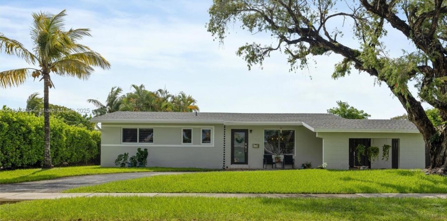Casa en Miami, Florida 3 dormitorios, 175.21 m2 № 1848851