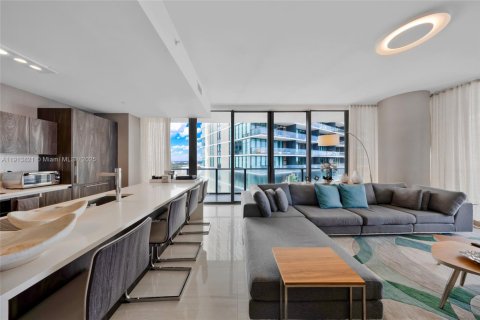 Снять в аренду кондоминиум в Майами, Флорида 3 спальни, 153.2м2, № 1968504 - фото 3