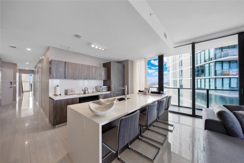 Снять в аренду кондоминиум в Майами, Флорида 3 спальни, 153.2м2, № 1968504 - фото 2