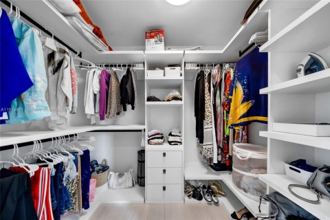 Снять в аренду кондоминиум в Майами, Флорида 3 спальни, 153.2м2, № 1968504 - фото 25