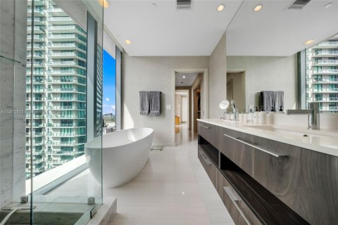 Снять в аренду кондоминиум в Майами, Флорида 3 спальни, 153.2м2, № 1968504 - фото 28