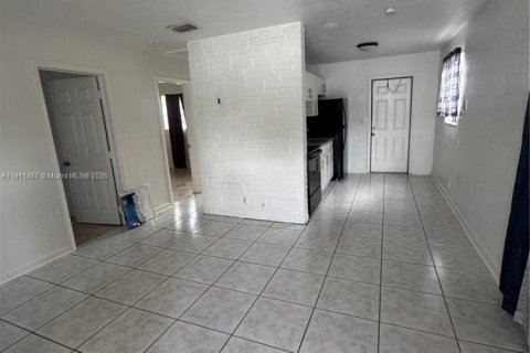 Снять в аренду виллу или дом в Халландейл-Бич, Флорида 2 спальни, 123.75м2, № 1967316 - фото 5