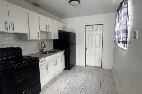 Снять в аренду виллу или дом в Халландейл-Бич, Флорида 2 спальни, 123.75м2, № 1967316 - фото 4