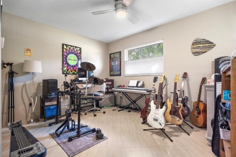 House in Tierra Verde, Florida 3 bedrooms, 176.51 sq.m. № 2151588 - photo 17