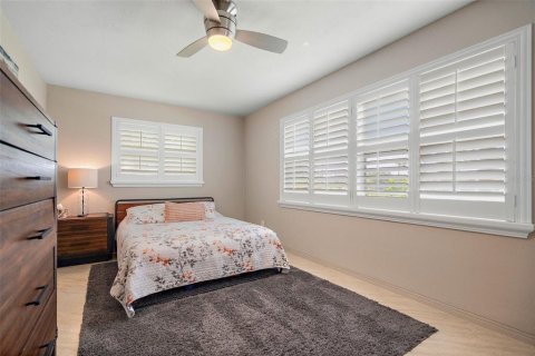 House in Tierra Verde, Florida 3 bedrooms, 176.51 sq.m. № 2151588 - photo 15