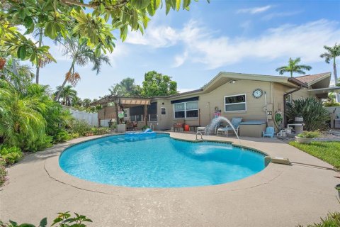 House in Tierra Verde, Florida 3 bedrooms, 176.51 sq.m. № 2151588 - photo 21