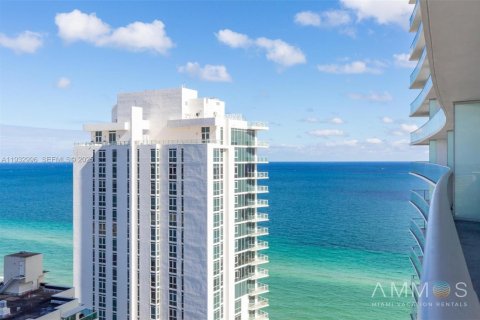 Condominio en venta en Hollywood, Florida, 1 dormitorio, 78.97 m2 № 1991289 - foto 1
