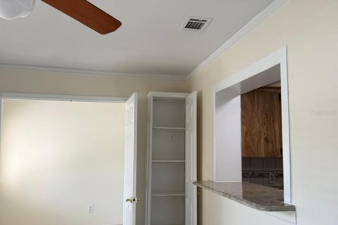 House in Winter Springs, Florida 4 bedrooms, 196.58 sq.m. № 2378994 - photo 17