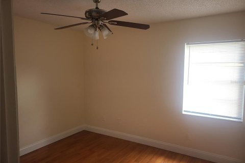 House in Winter Springs, Florida 4 bedrooms, 196.58 sq.m. № 2378994 - photo 26