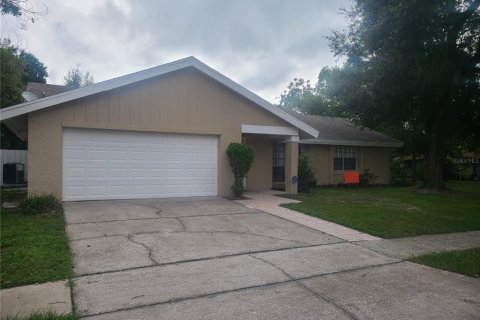 House in Winter Springs, Florida 4 bedrooms, 196.58 sq.m. № 2378994 - photo 2