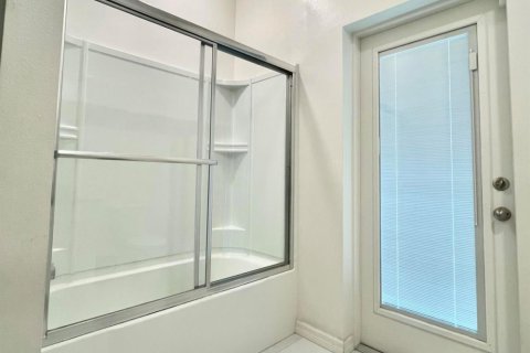 Villa ou maison à louer à Port St. Lucie, Floride: 4 chambres, 217.11 m2 № 2439260 - photo 4