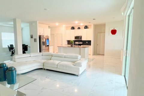 Villa ou maison à louer à Port St. Lucie, Floride: 4 chambres, 217.11 m2 № 2439260 - photo 2