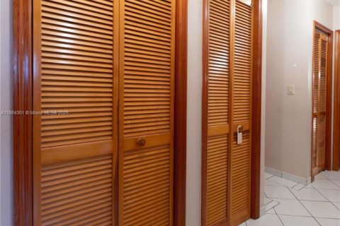 Купить виллу или дом в Майами, Флорида 4 спальни, 187.48м2, № 1939300 - фото 21