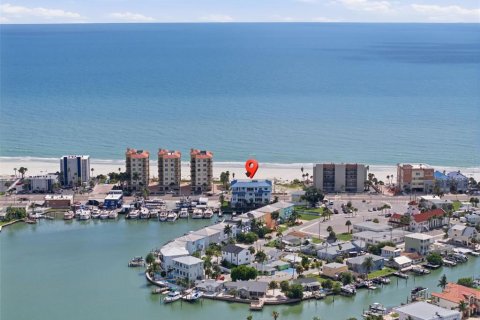 Copropriété à vendre à Madeira Beach, Floride: 3 chambres, 288.93 m2 № 2371673 - photo 3
